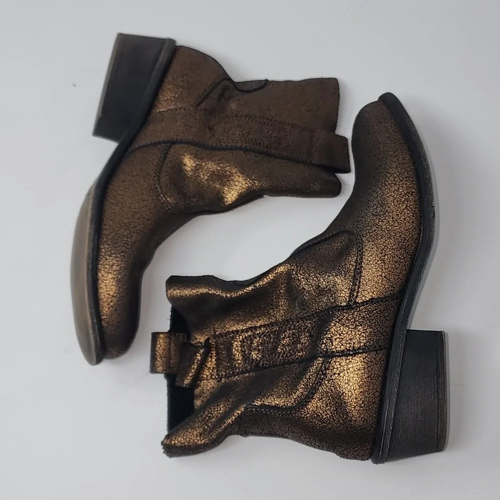 Charles‎ by Charles David Booties copper bronze metallic Wonens 6.5